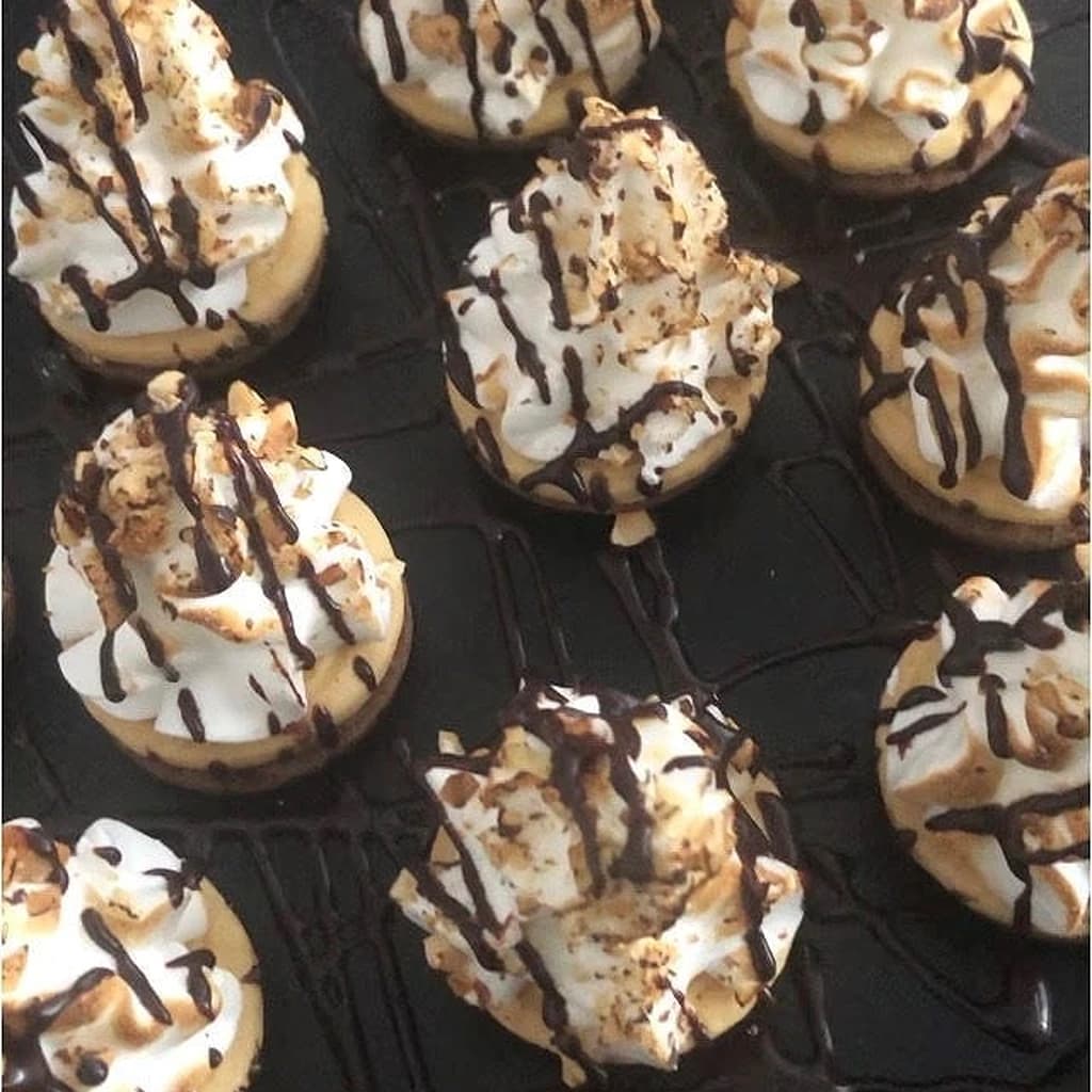 Ballerina med maräng och chokladsås