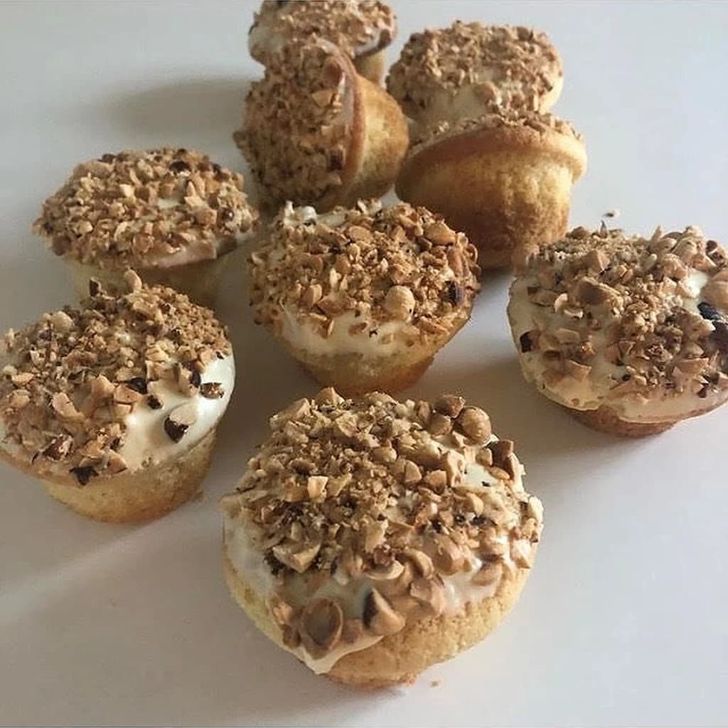 Muffins med vit choklad och hasselnötter