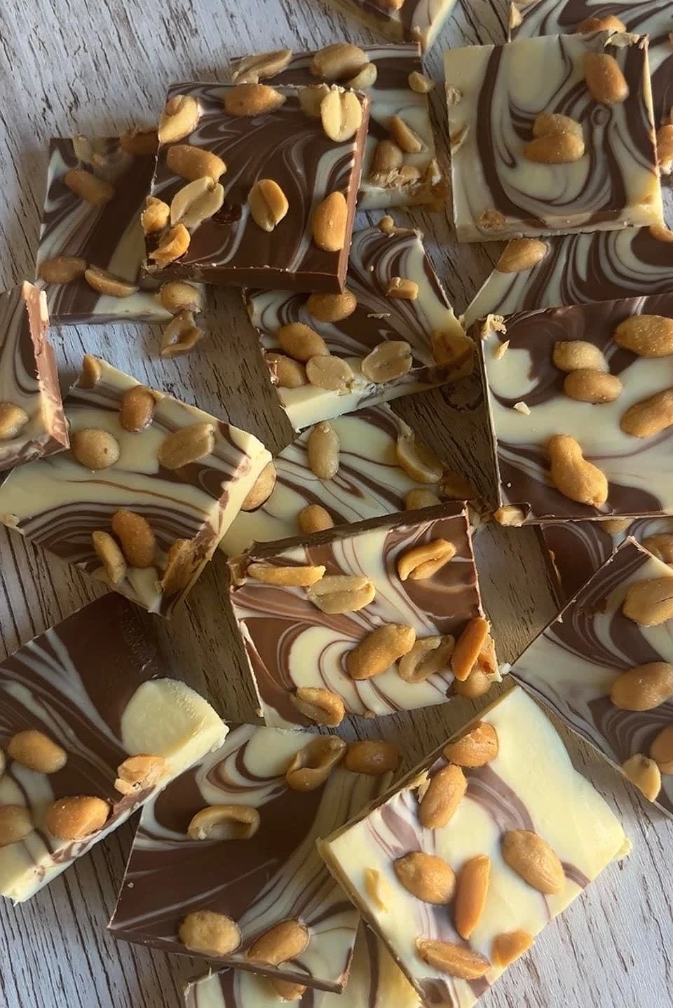 Swirlad choklad med salta jordnötter