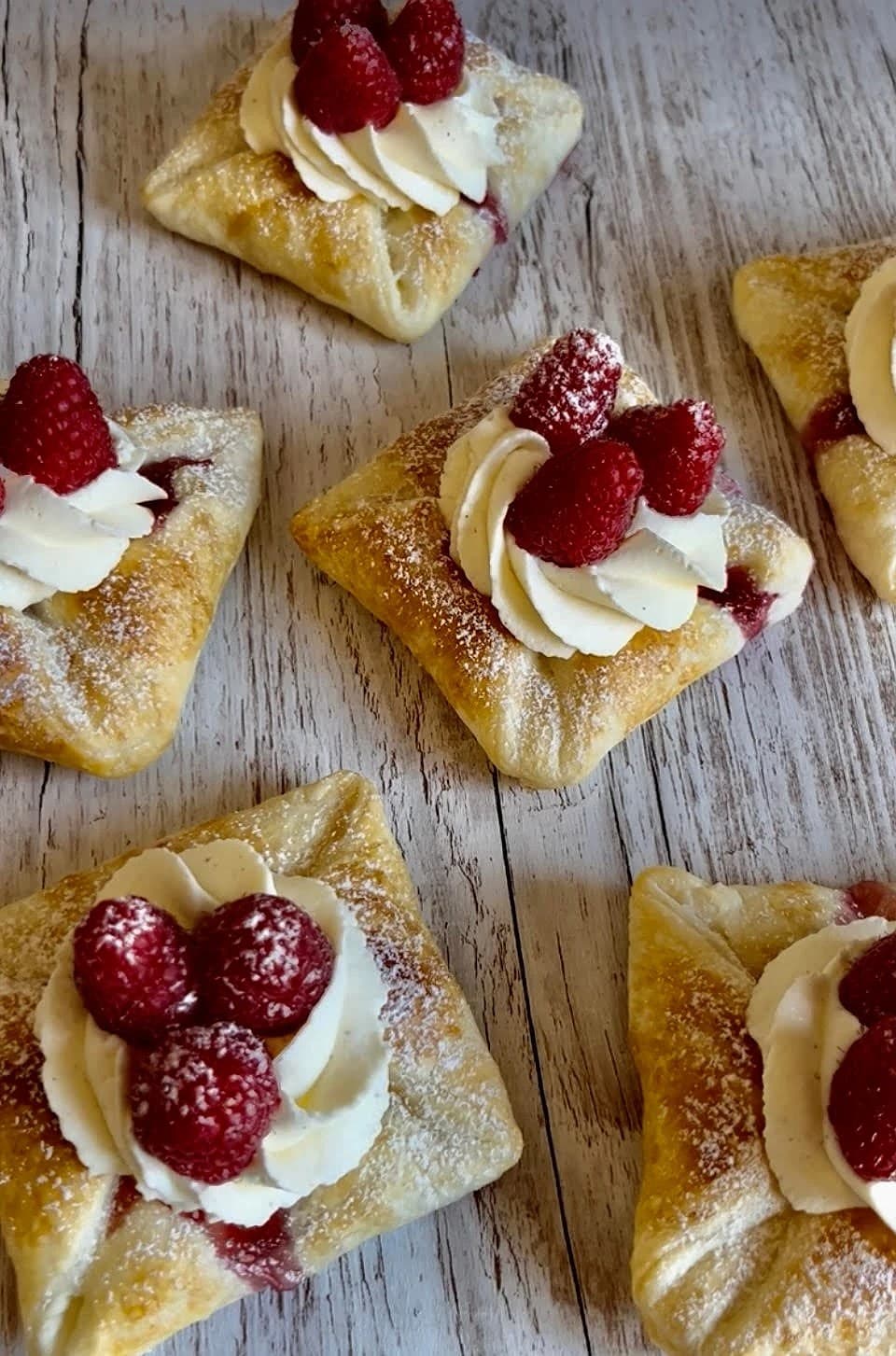 Snabbwienerbröd med mascarponekräm och hallon