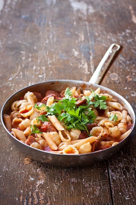 Pasta med korv och tomatsås