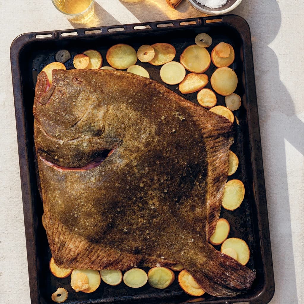 Hel piggvar i ugn med potatis