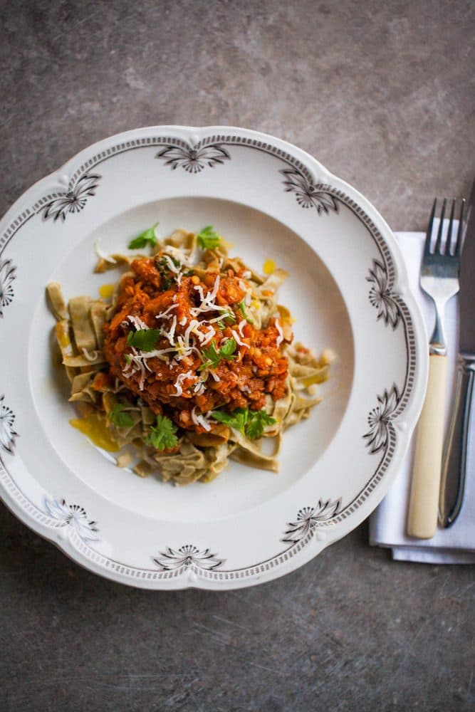 Köttfärssås med linser och morötter