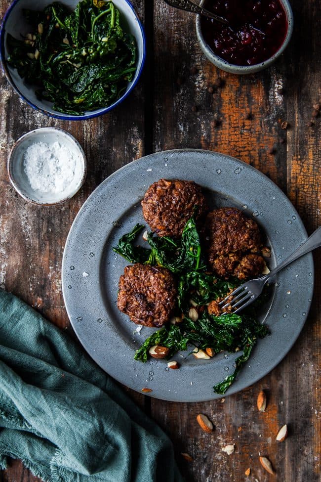 Vegetariska biffar med stekt kål