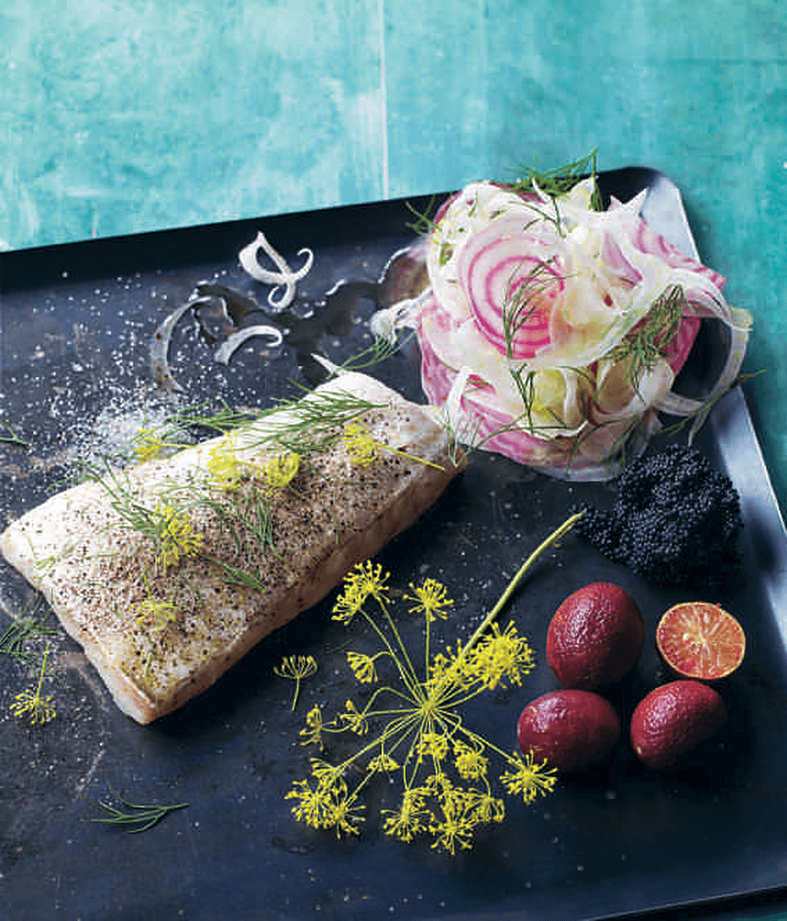 Lakritsgravad ugnsbakad kummel eller lax med rawsallad