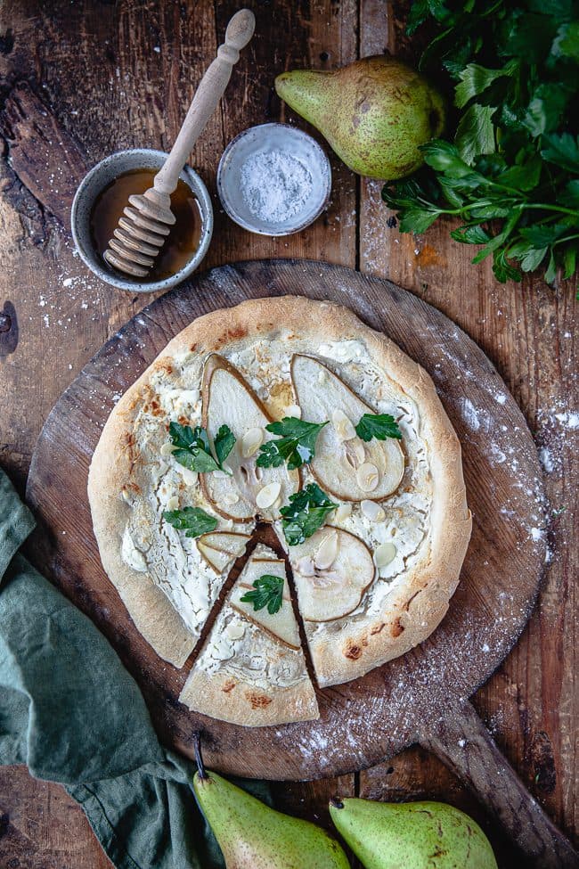 Pizza bianco med päron