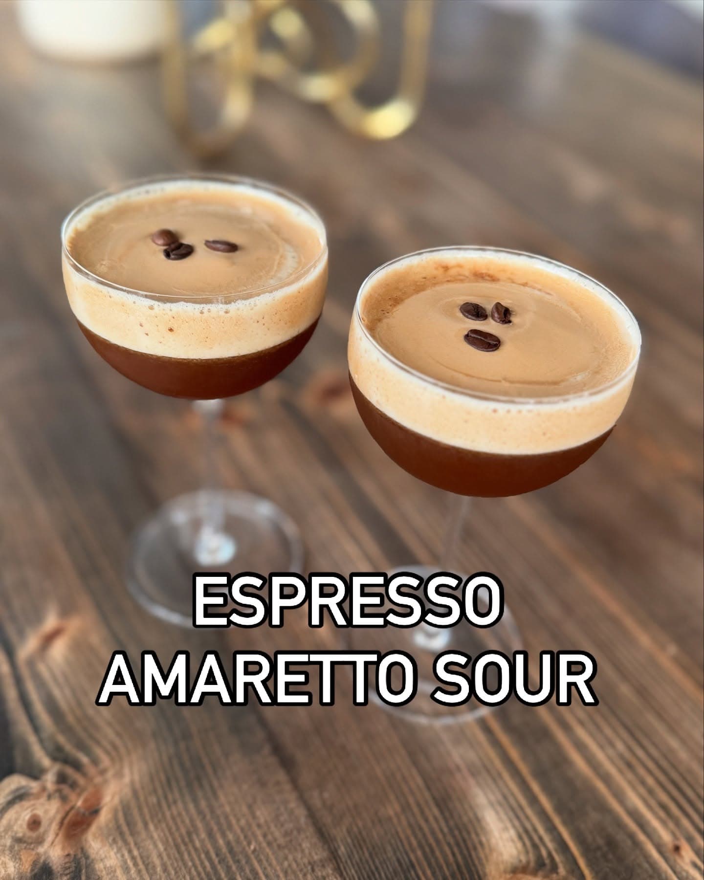 Espresso Amaretto Sour med espressofluff