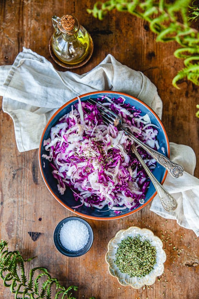 Enkel kålsallad med oregano