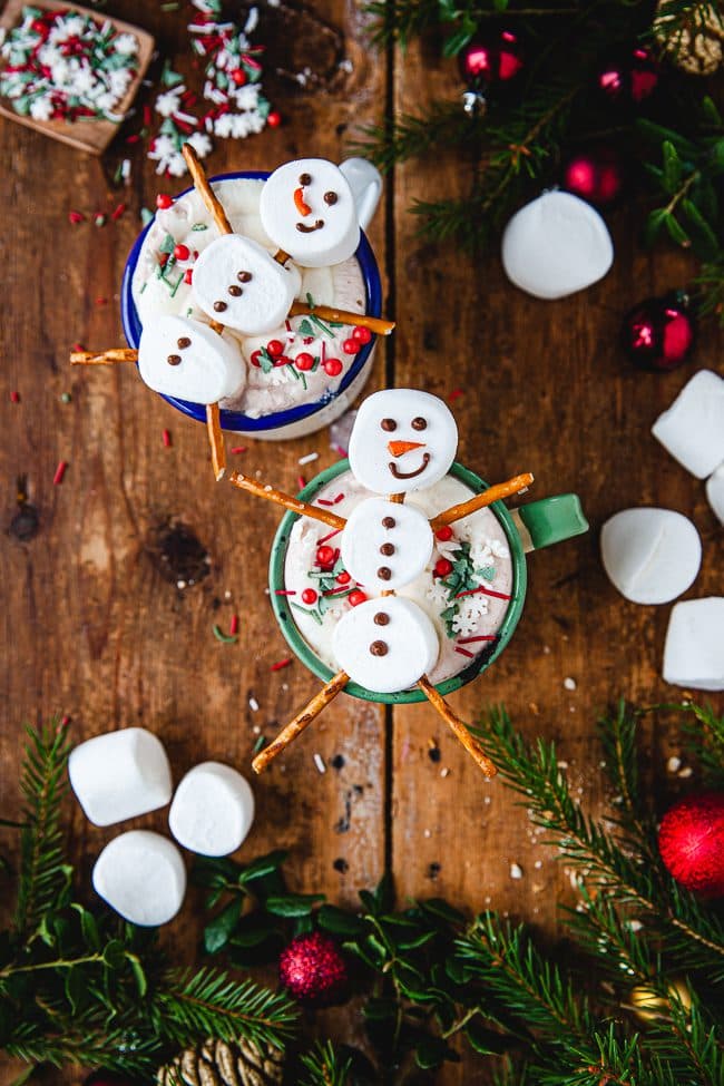 Snögubbar av marshmallows till varm choklad