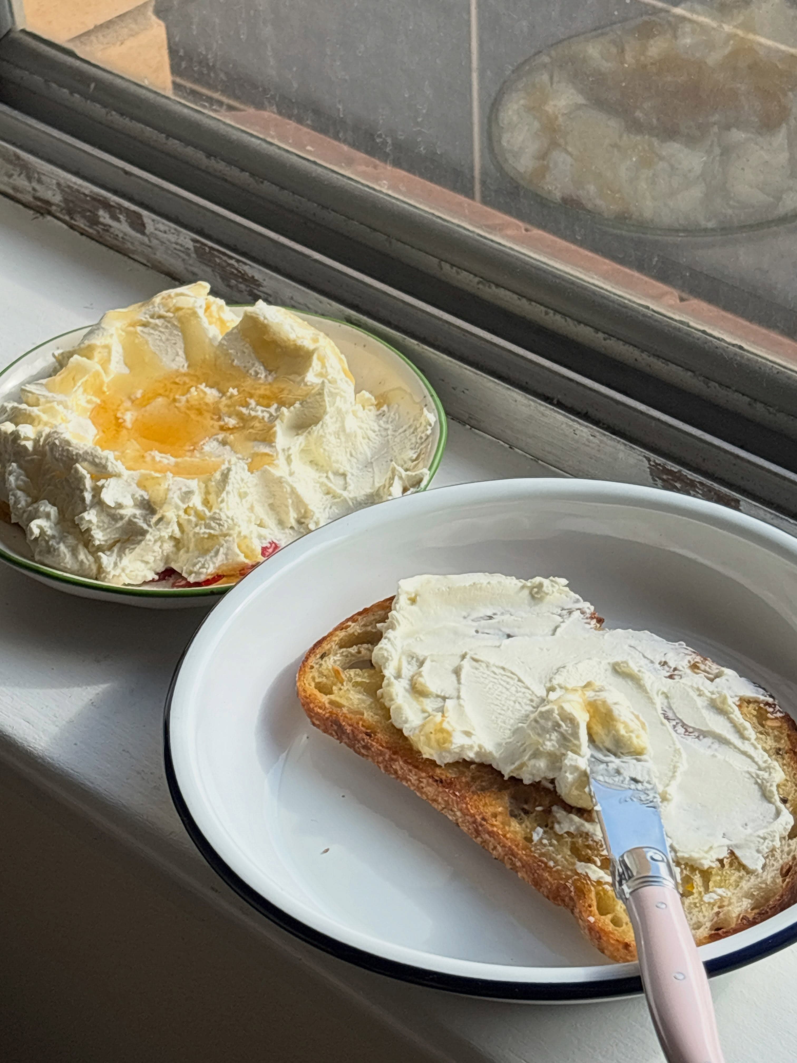 Krämig labneh på grekisk yoghurt