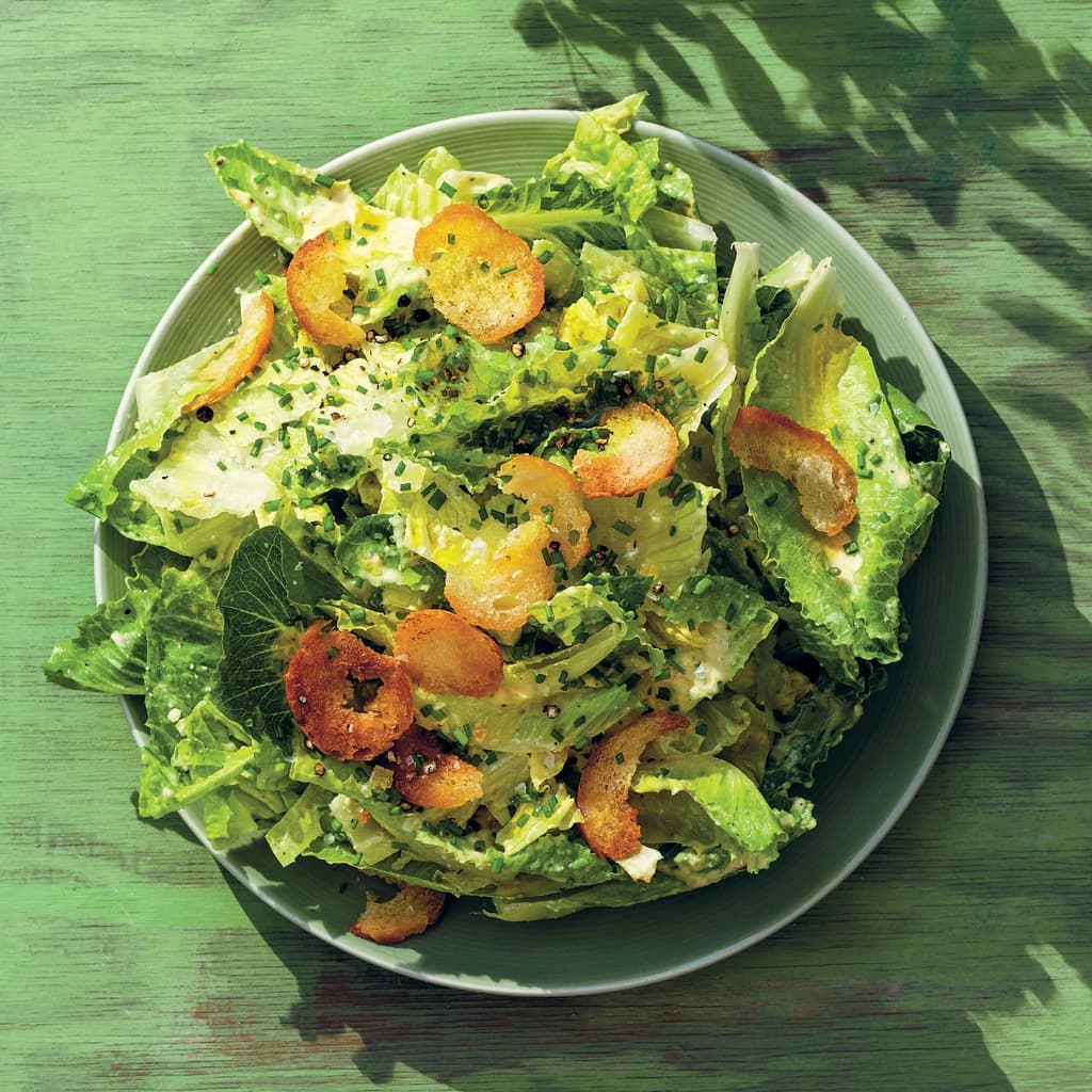 Romansallad med västerbottendressing och brödkrutonger