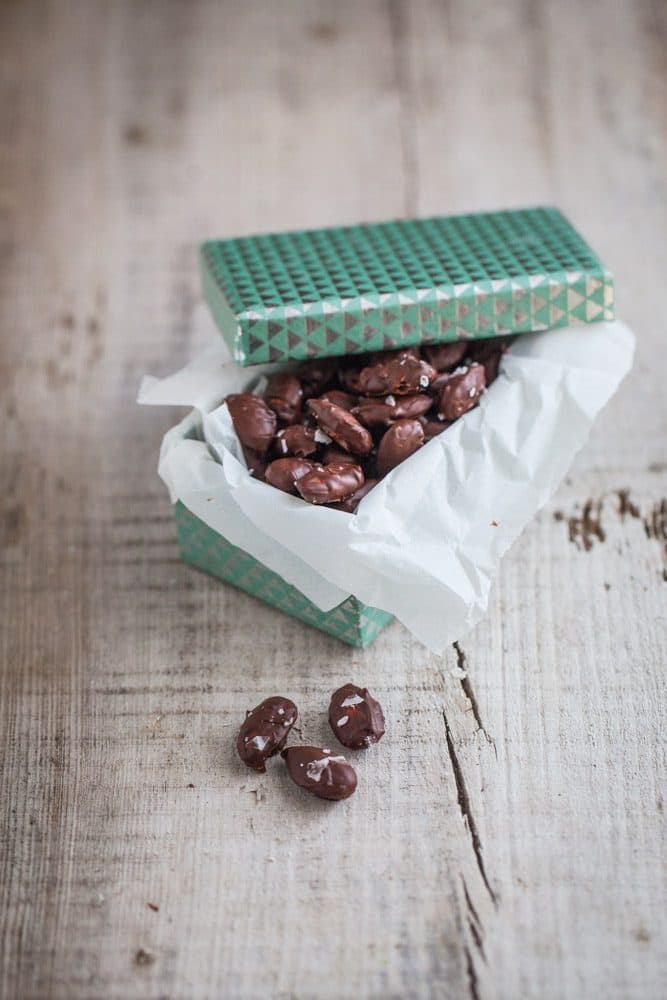 Chokladdoppade mandlar med havssalt
