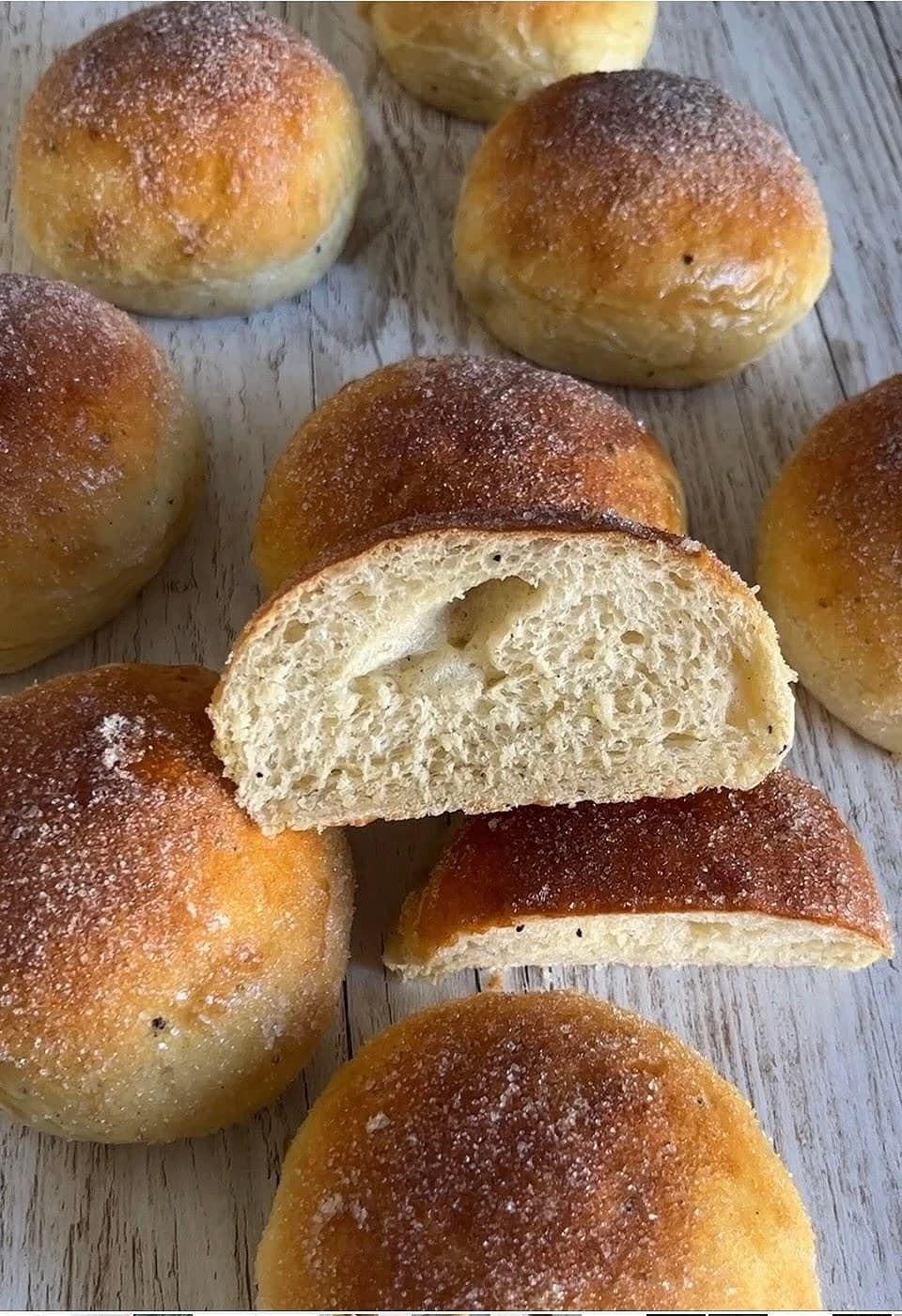Släta bullar med brynt smör och socker
