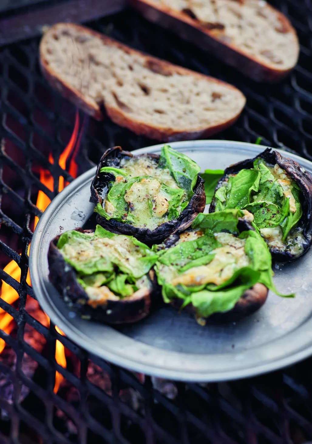 Grillad portabello med ost och spenat på surdegsbröd
