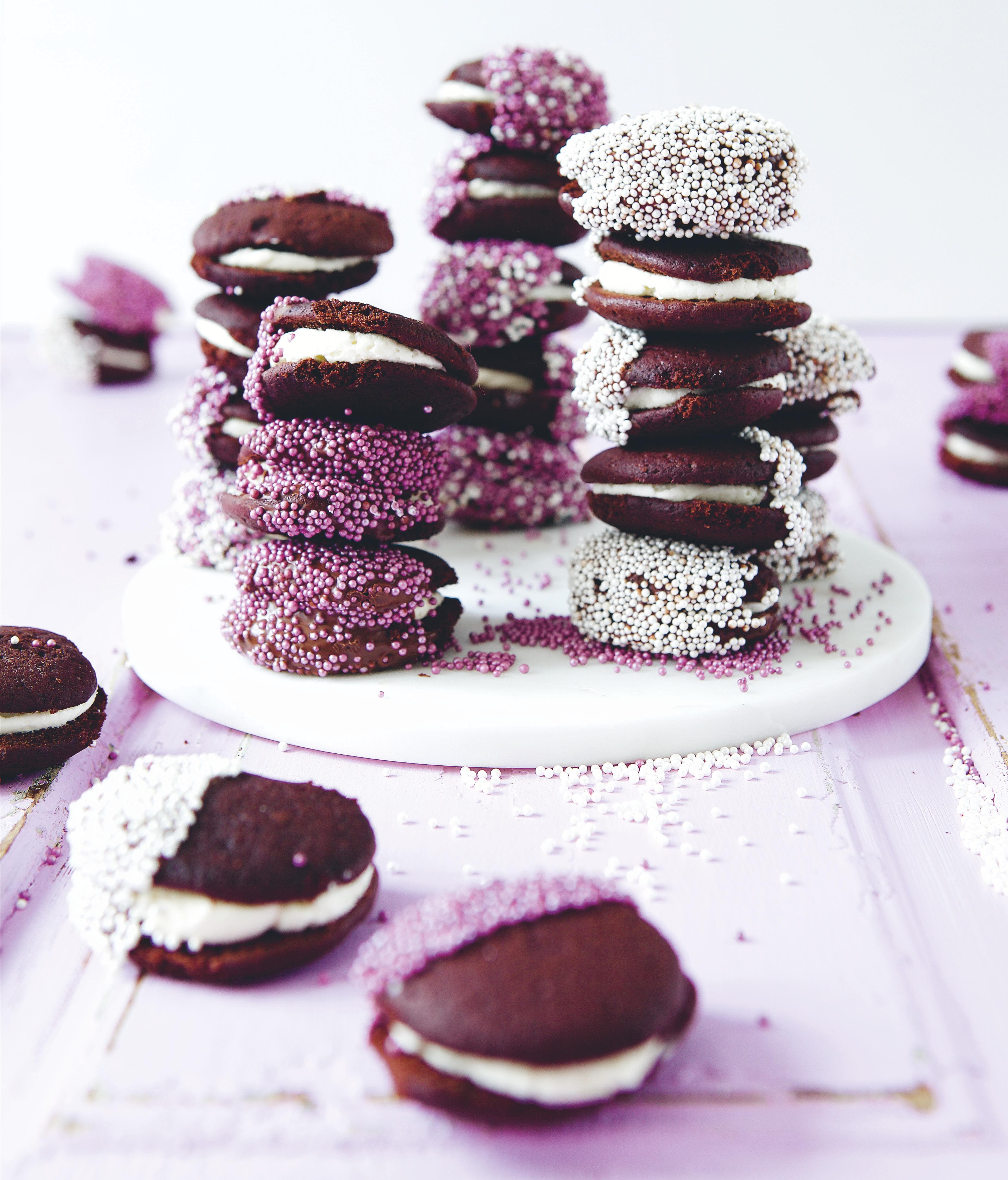 Chokladwhoopies med marshmallowfyllning