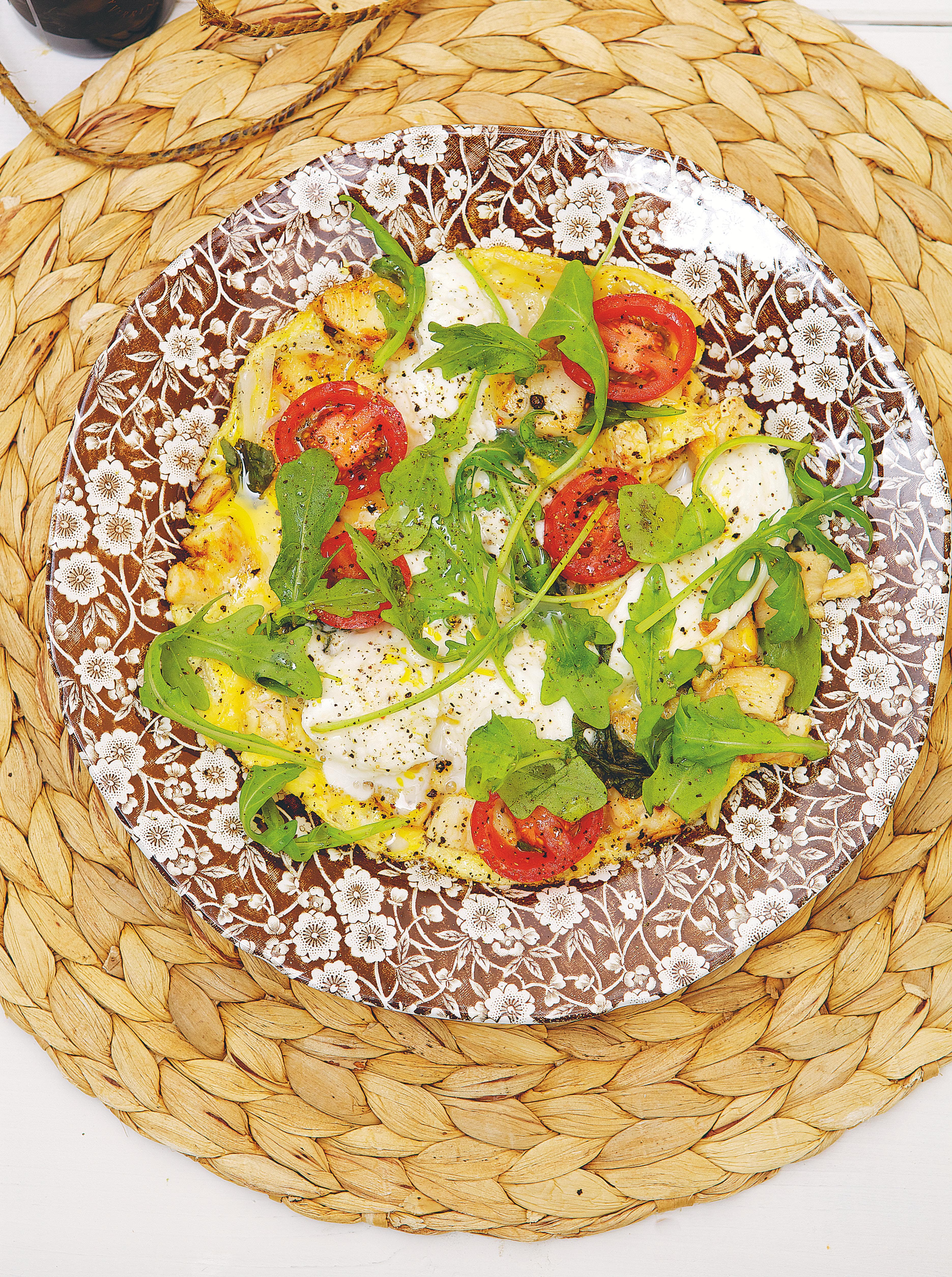 Omelett med kalkon, rucola och mozzarella