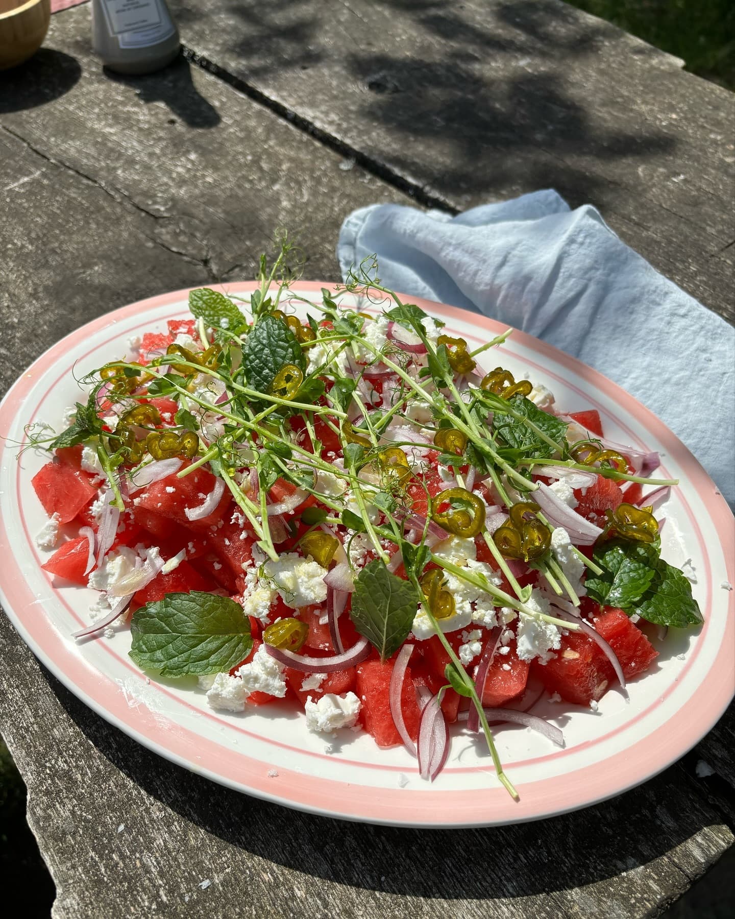 Vattenmelonsallad med kanderade jalapeños och fetaost