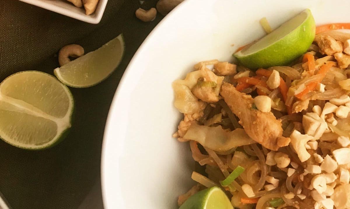 Kycklingwok med sötpotatisnudlar