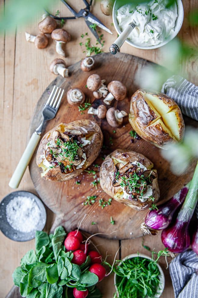 Bakad potatis med färskost och svamp