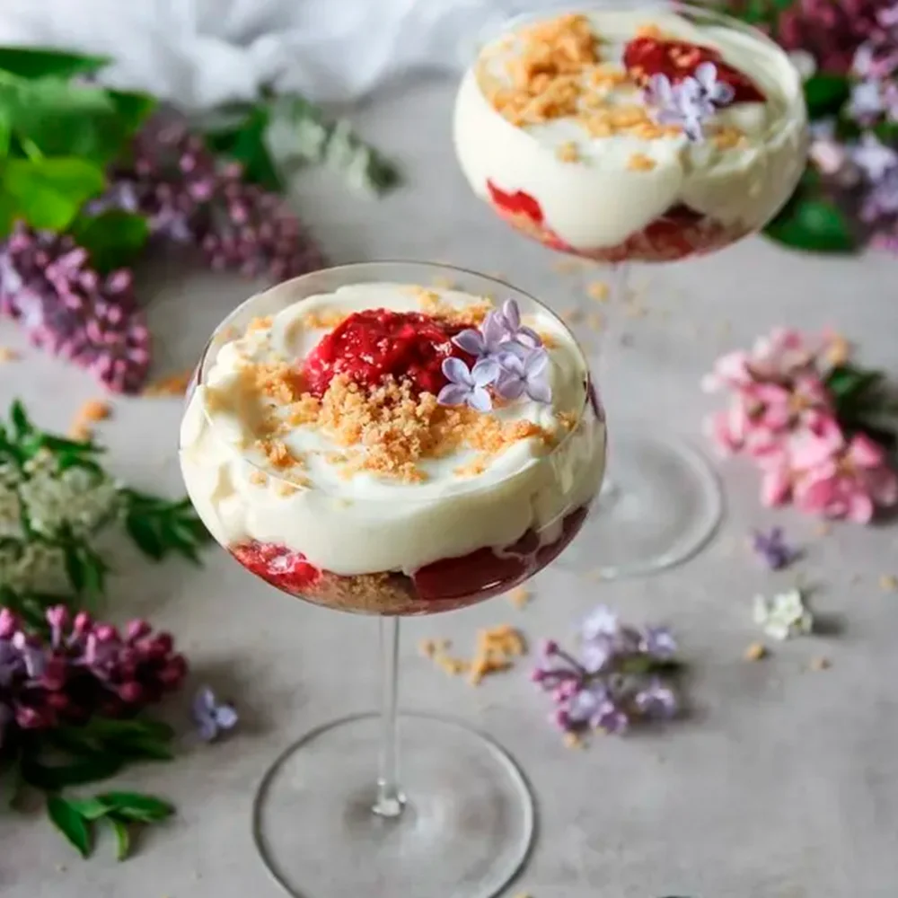 Rabarber- och hallondessert