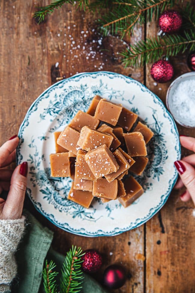 Salt kolafudge med brynt smör