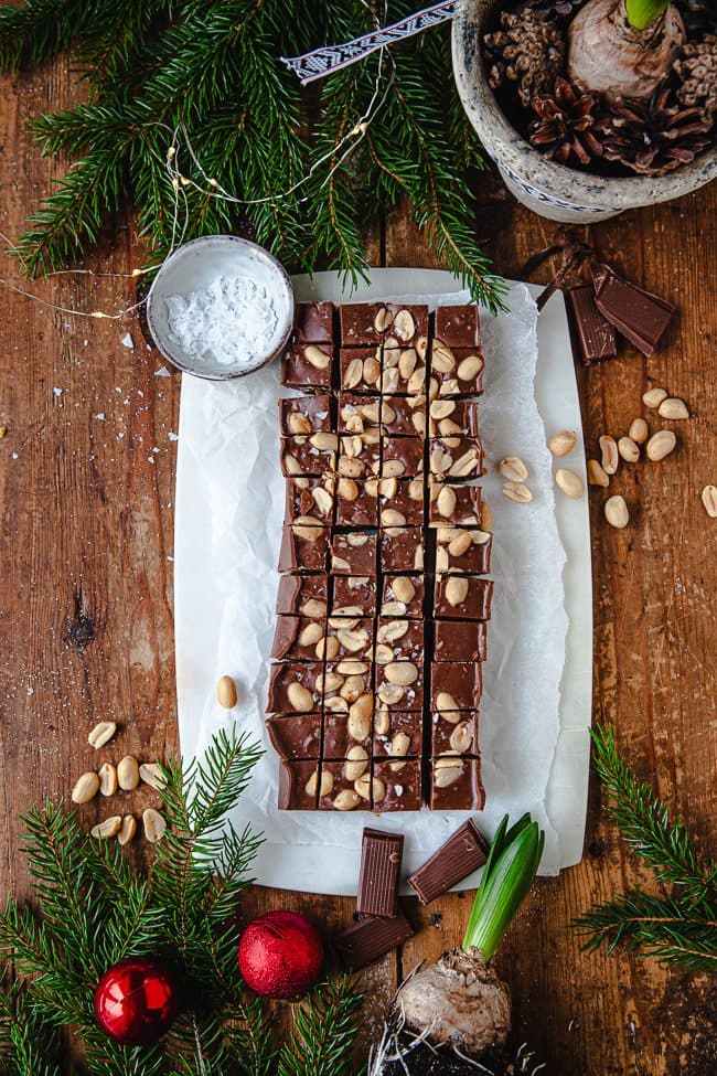 Enkel fudge med jordnötssmör och choklad