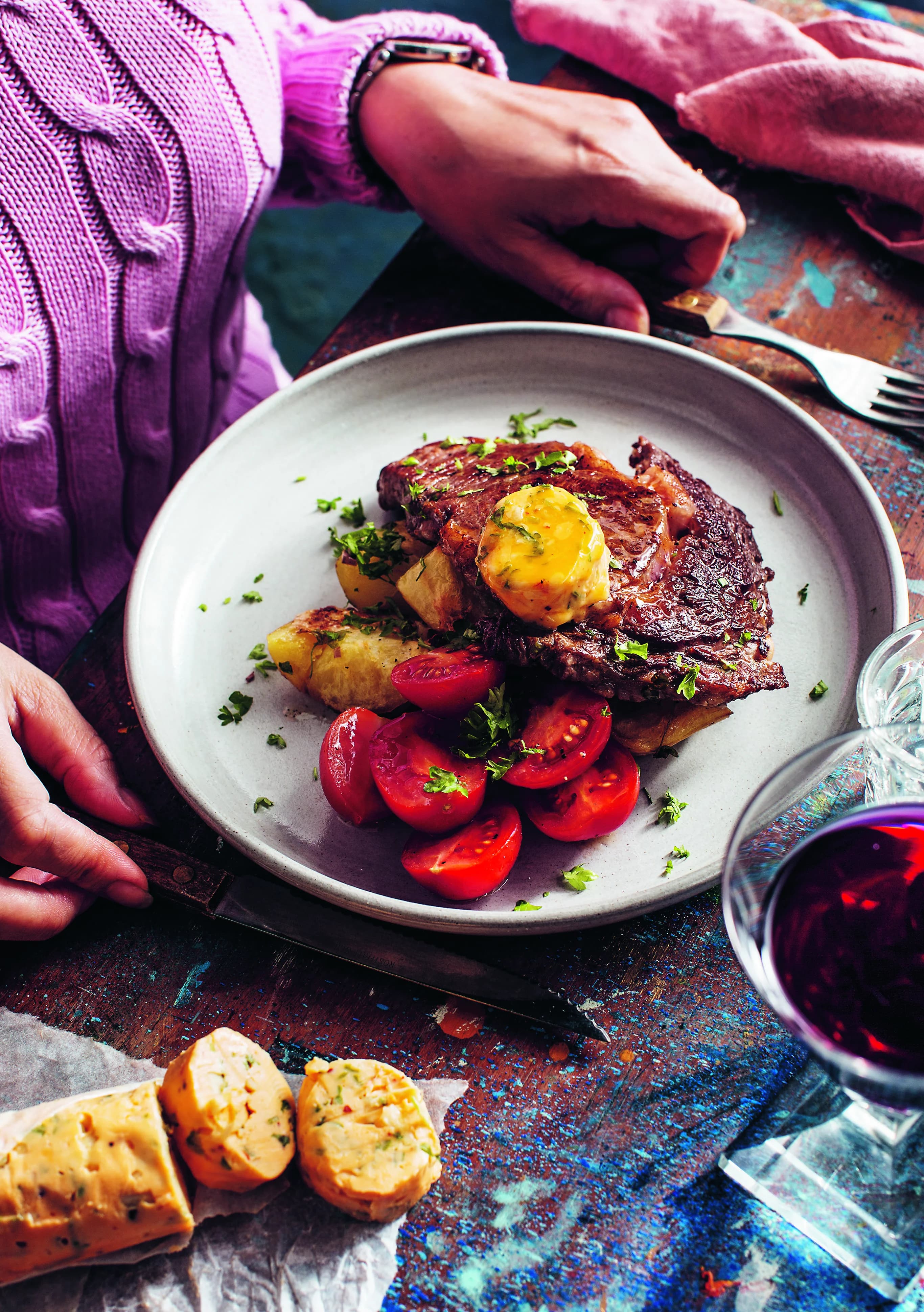 Entrecote med krossad klyftpotatis och chilismör