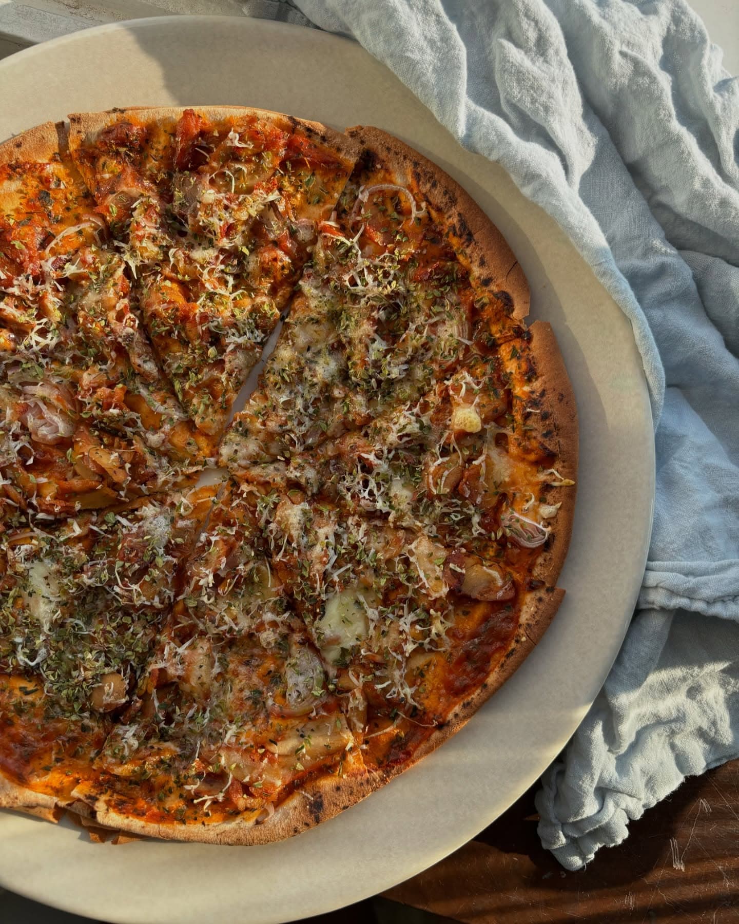Libapizza med kycklingkebab och oregano