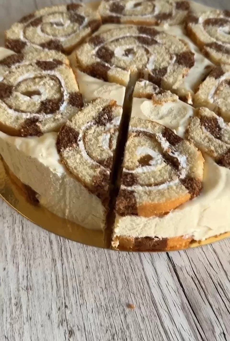 Salted caramel glasstårta