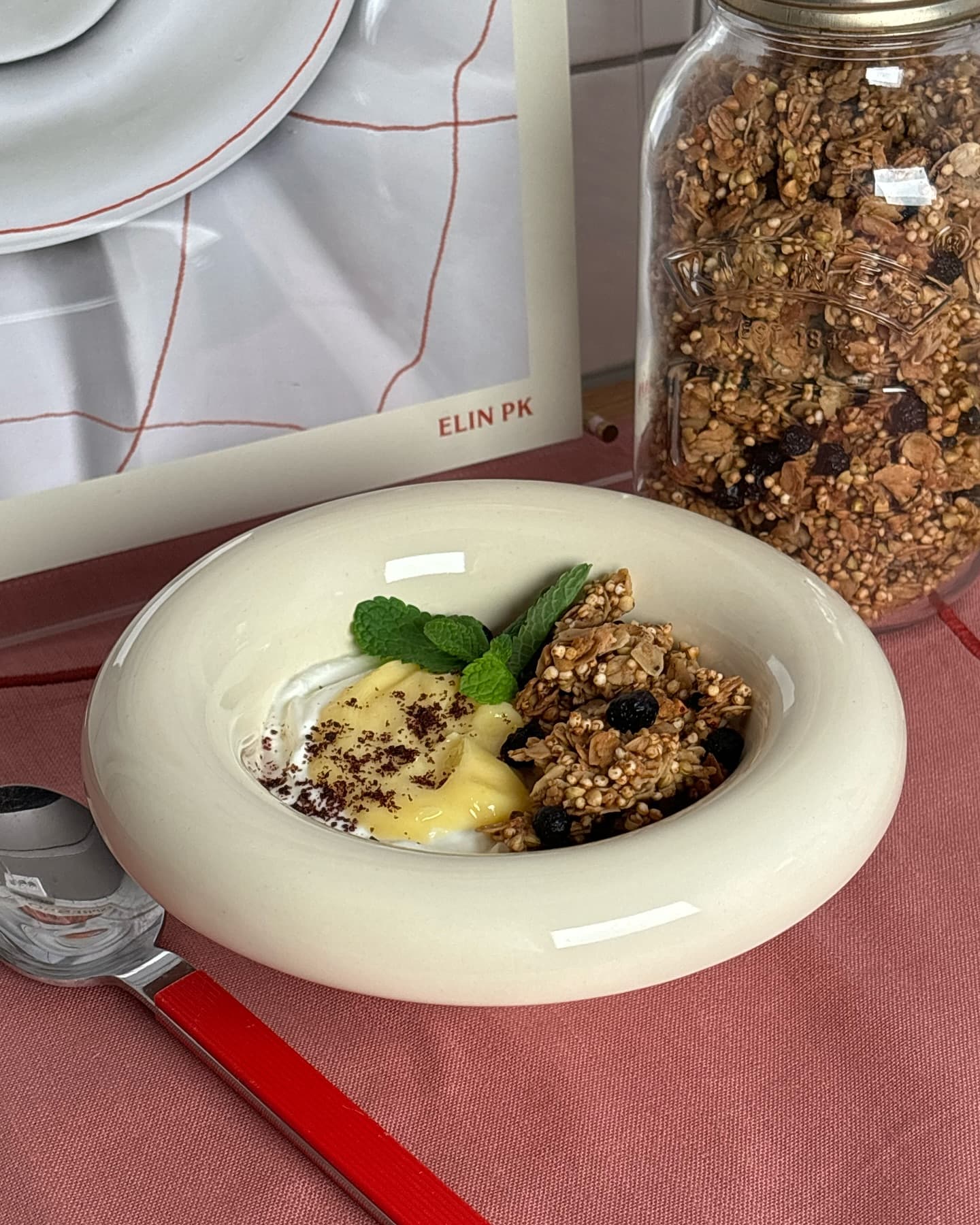 Nötfri Maple Granola med Blåbär
