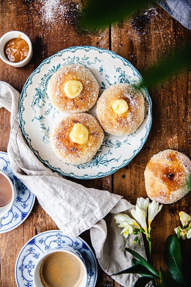 Nattjästa solskensbullar med vaniljkräm