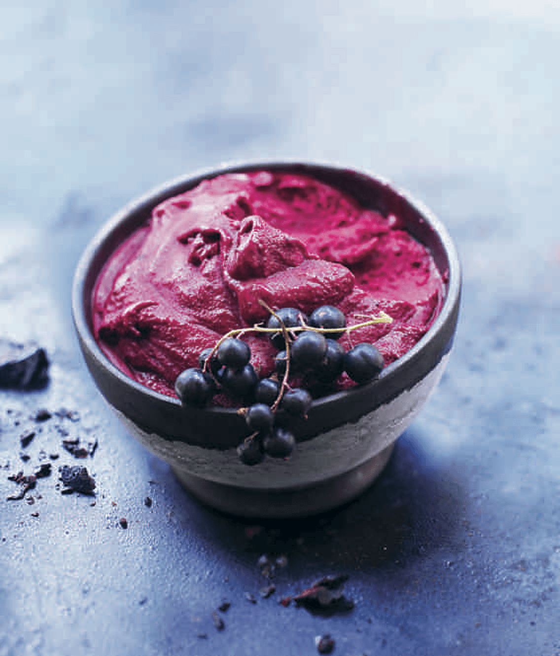 Lakritsyoghurtglass med svarta vinbär