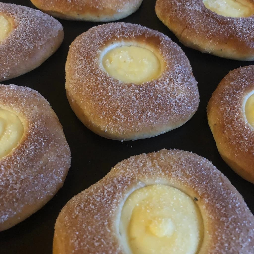 Solbulle med brynt smör och socker