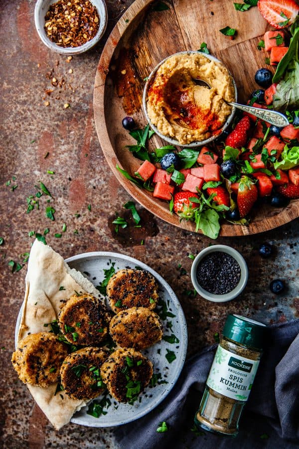 Kryddiga blomkålsbollar med paprikahummus
