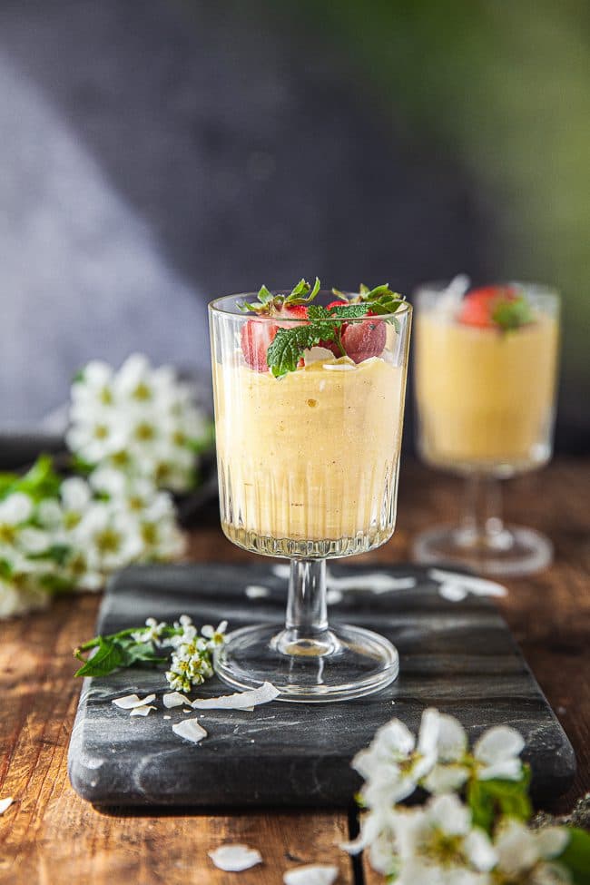 Krämig smoothie med mango och kokos