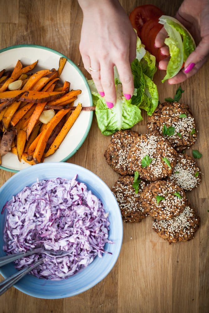 Bönbiffar med morot och majs med sötpotatisstrips
