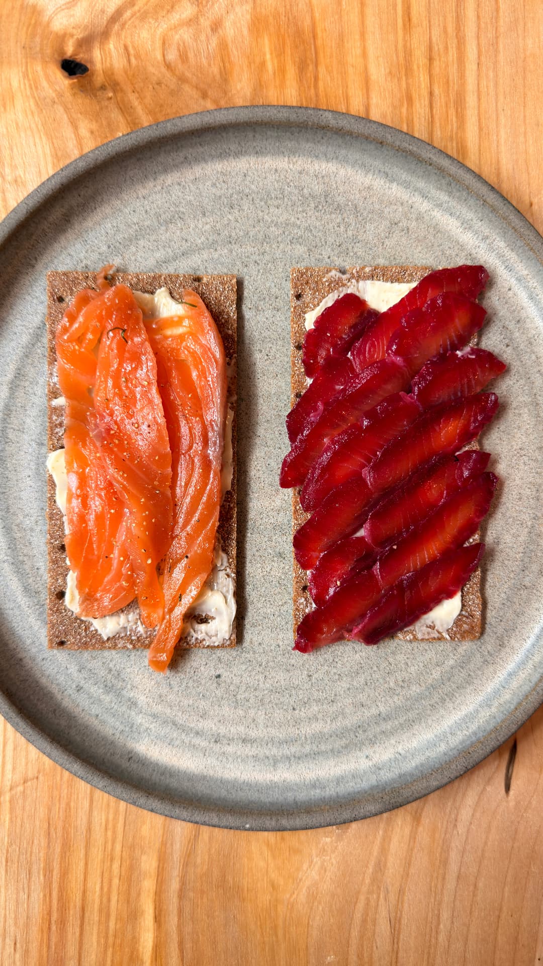 Gravad lax, klassisk och rödbetsgravad