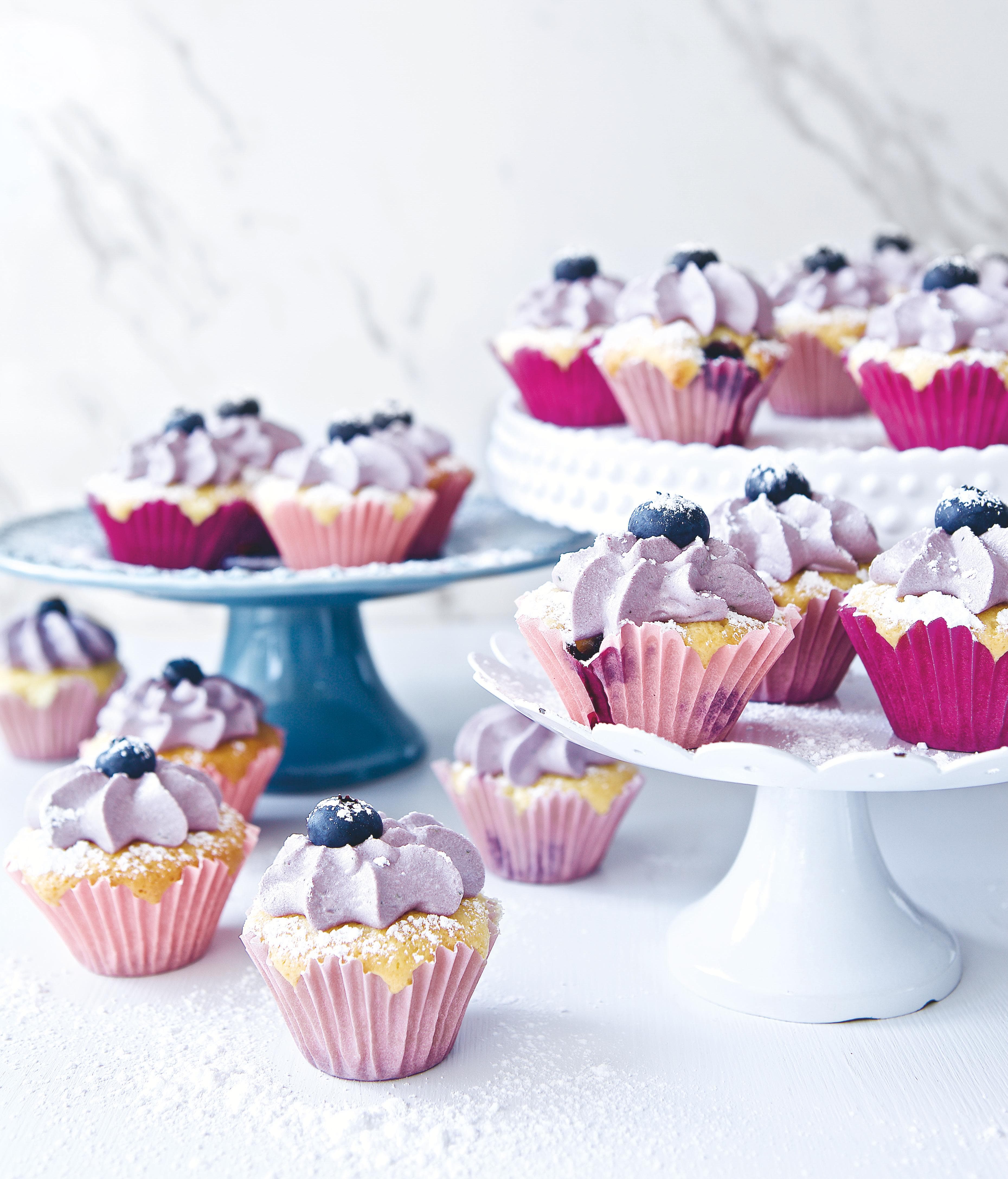 Minicupcake med blåbär och cream cheese-frosting