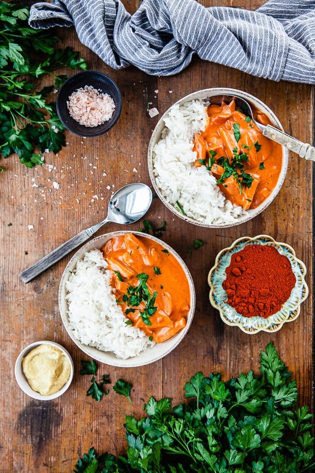 Klassisk krämig korvstroganoff med ris