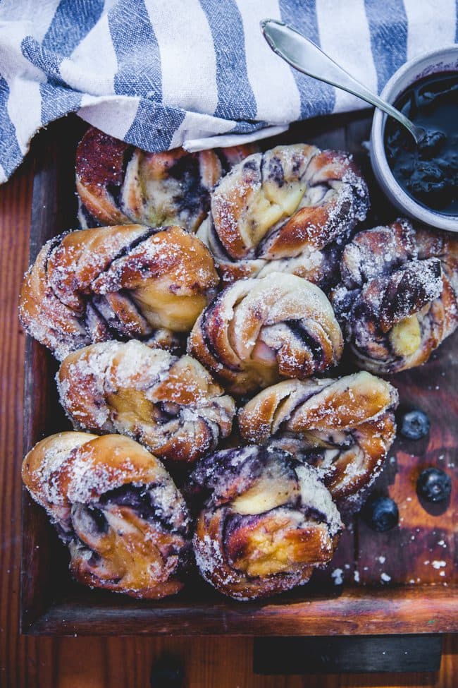 Blåbärsbullar med vaniljkräm