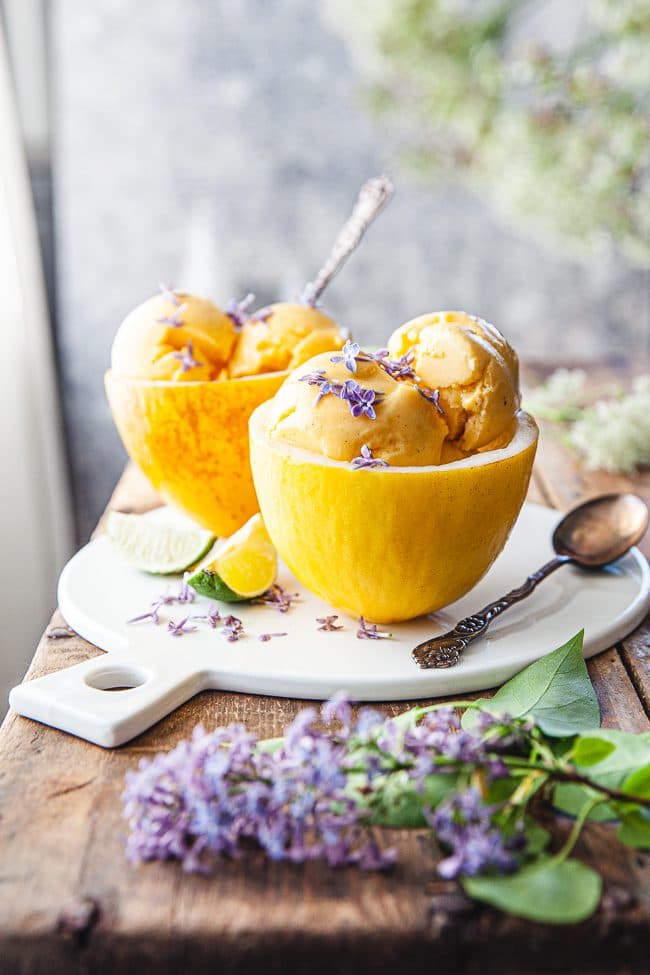 Mango lassiglass