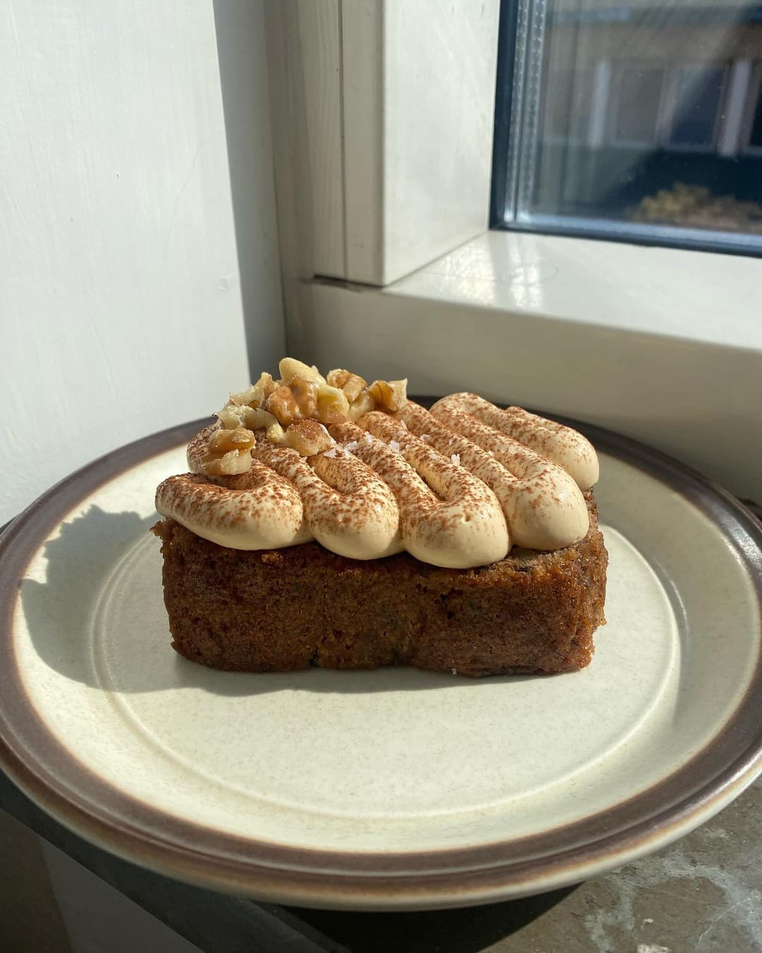 Mjuk banankaka med valnötter och dulce de leche