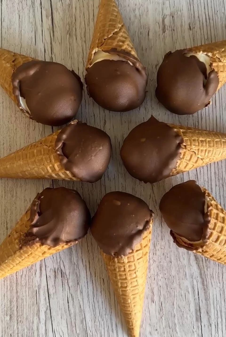 Strutglassar med mjölkchokladdopp