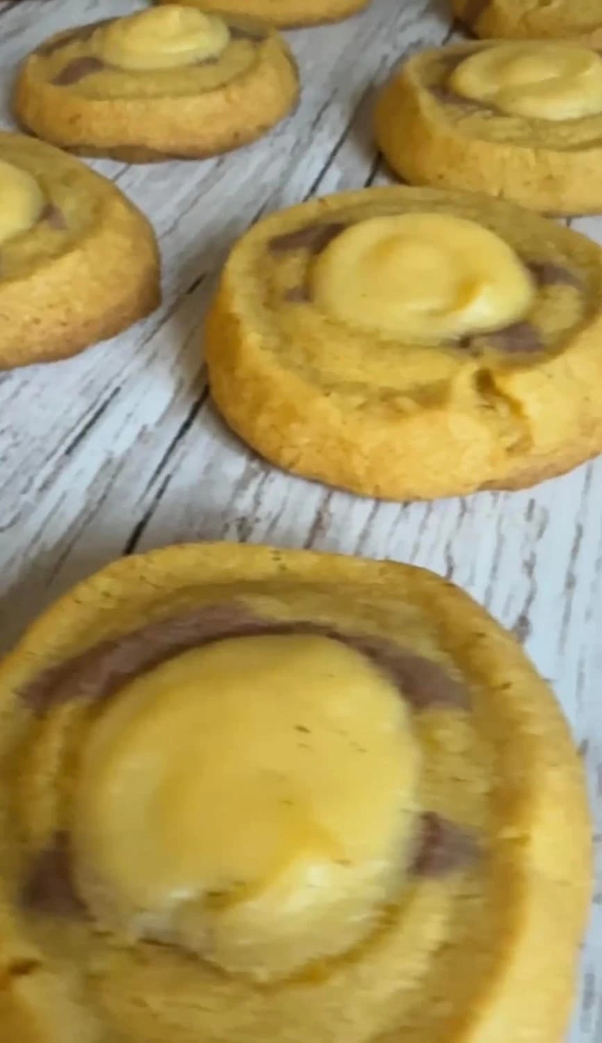 Saffranskakor med vaniljkräm och choklad