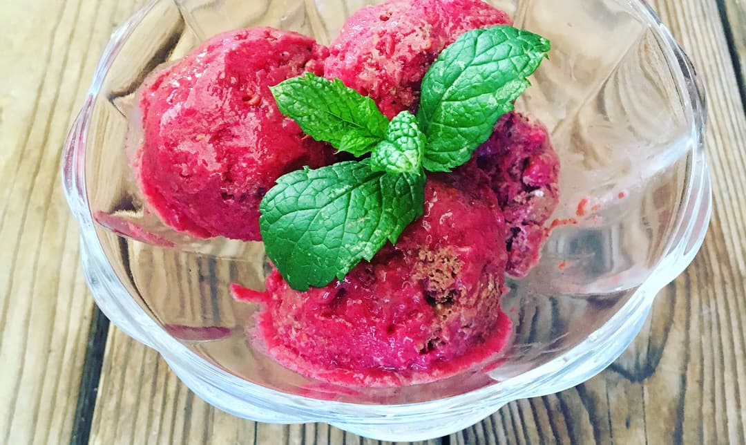 Nicecream – AIP-glass med bär och banan