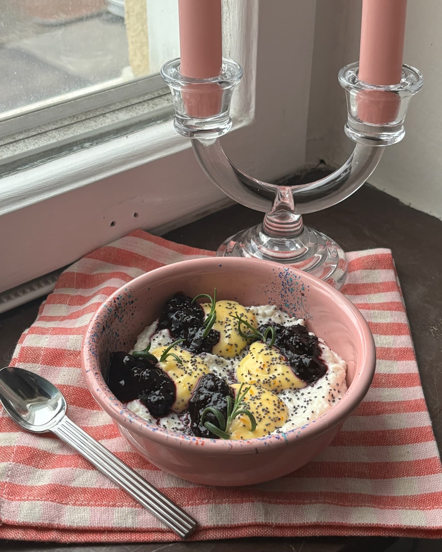 Mannafrutti med orange curd och blåbärskompott