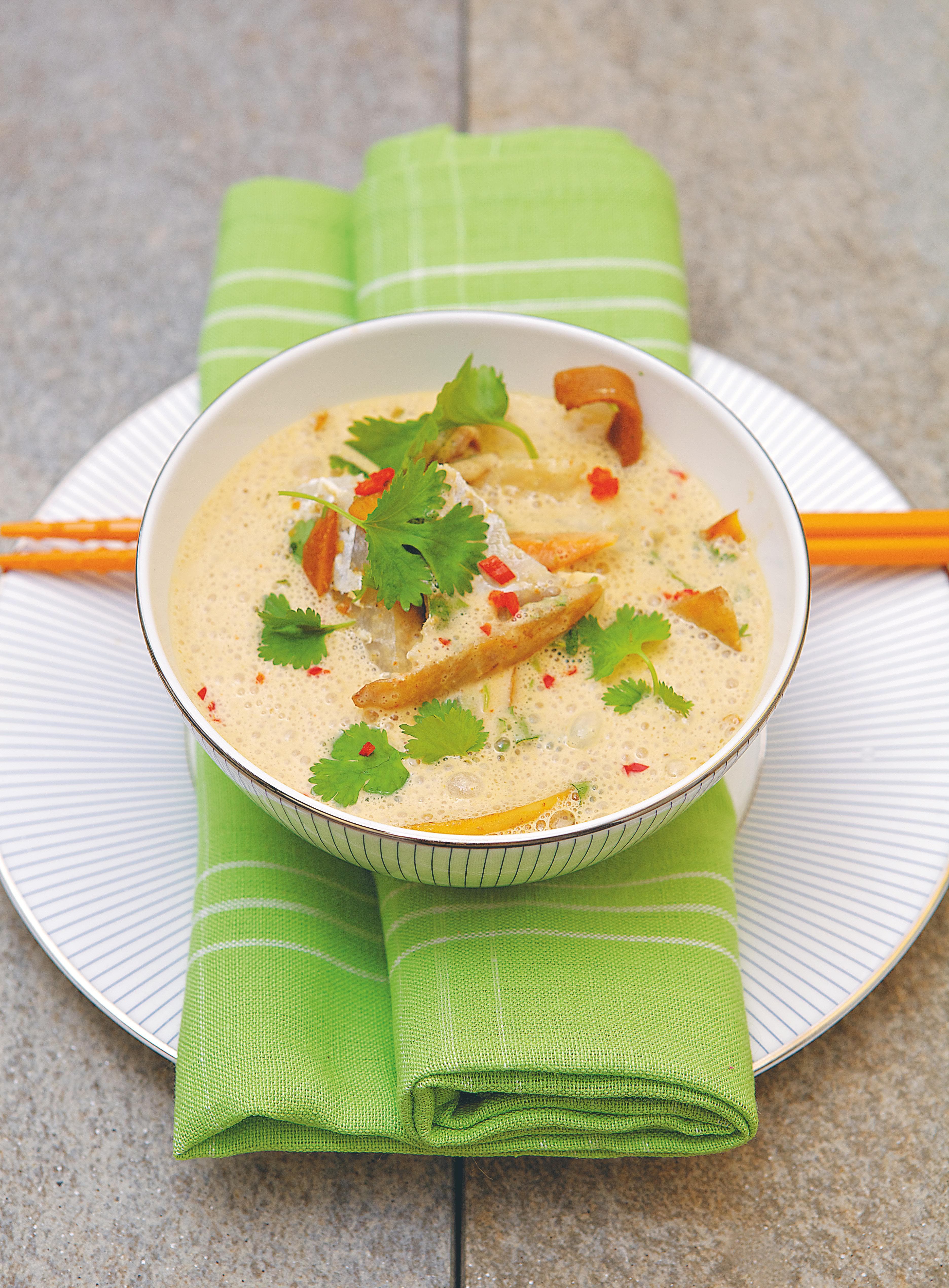 Fisksoppa med röd curry