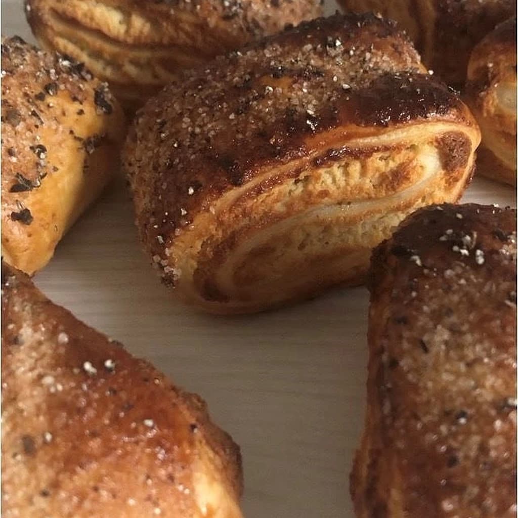 Smördegsgifflar med kardemummafyllning