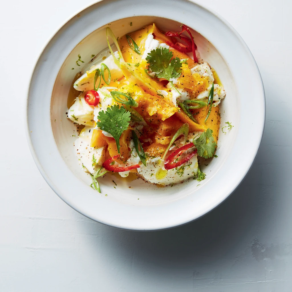 Mango med mozzarella, chili, lime och koriander by Mathias Dahlgren