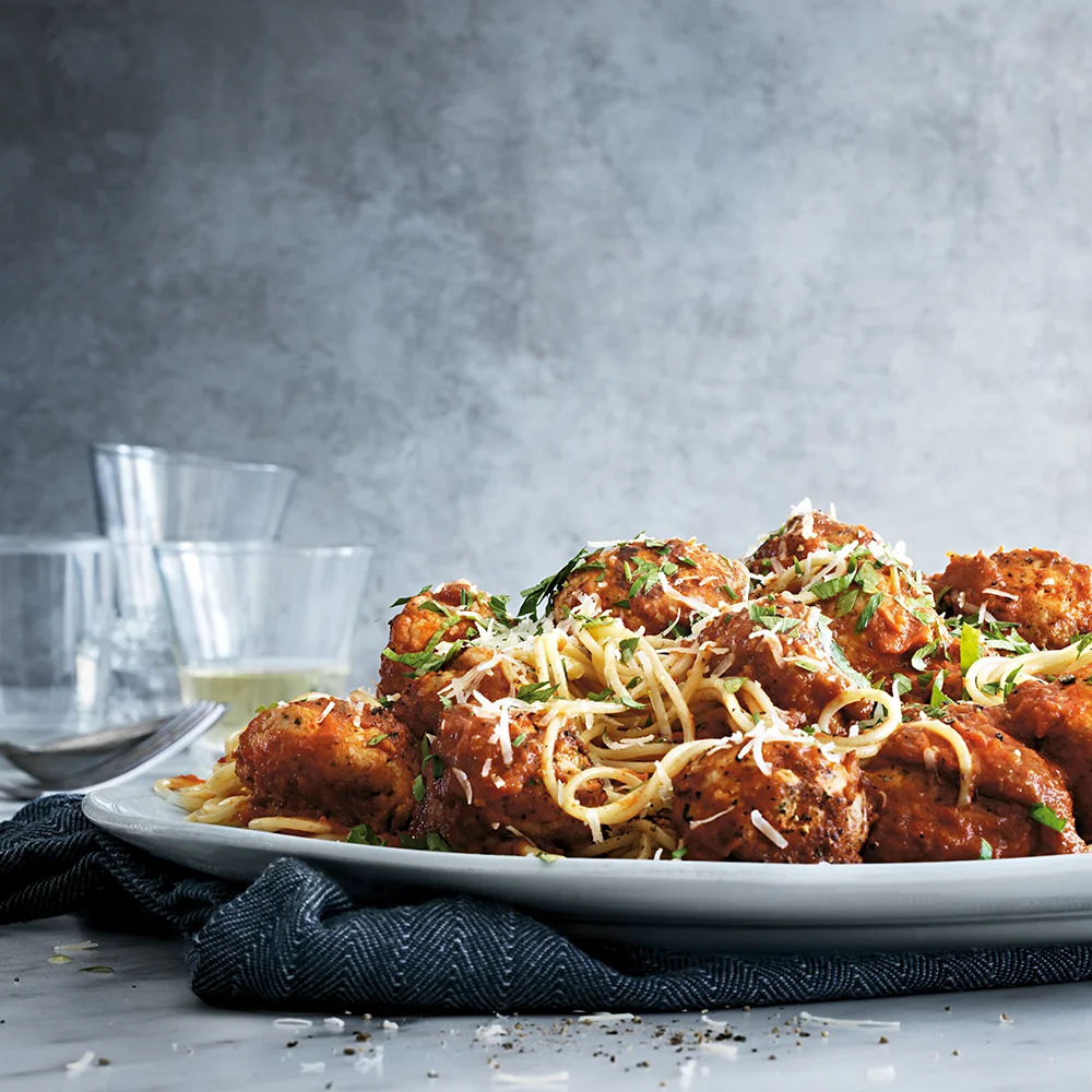 Italienska kycklingbullar med tomatsås och spaghetti by Tareq Taylor
